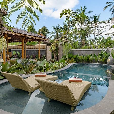 Ratni Ubud Villa エクステリア 写真