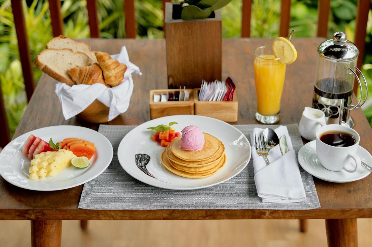 Ratni Ubud Villa エクステリア 写真