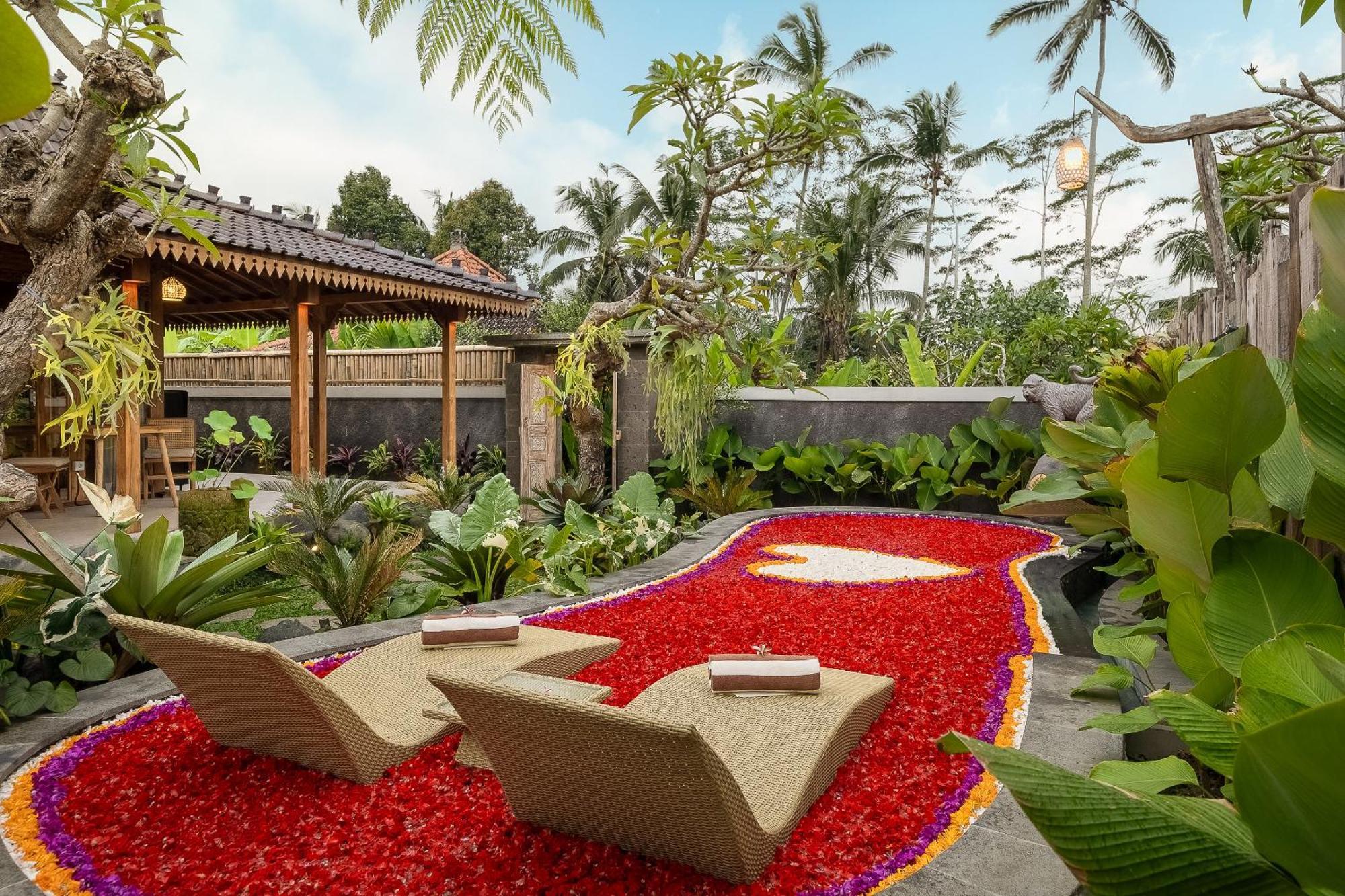 Ratni Ubud Villa エクステリア 写真