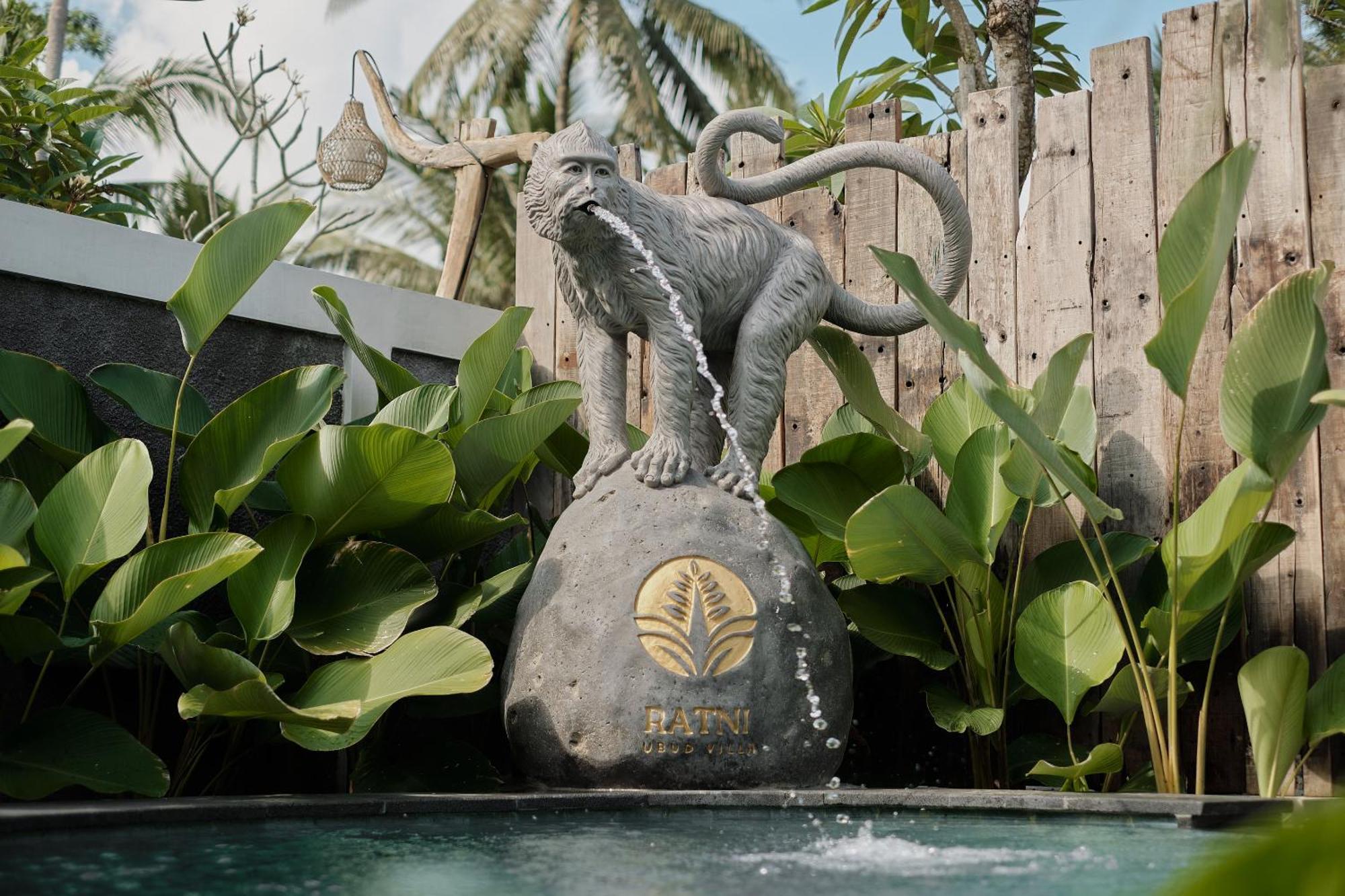 Ratni Ubud Villa エクステリア 写真